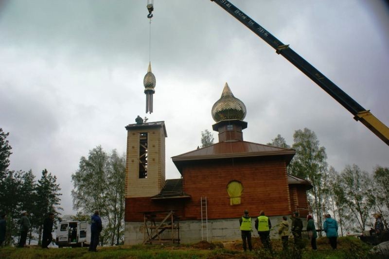 Stanęły kopuły na świątyni w Bobrownikach