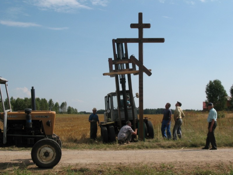 Obchód pól i poświęcenie krzyża w Ciełuszkach
