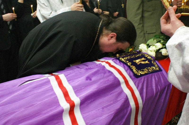 Panichida nad trumną śp. abp. Mirona