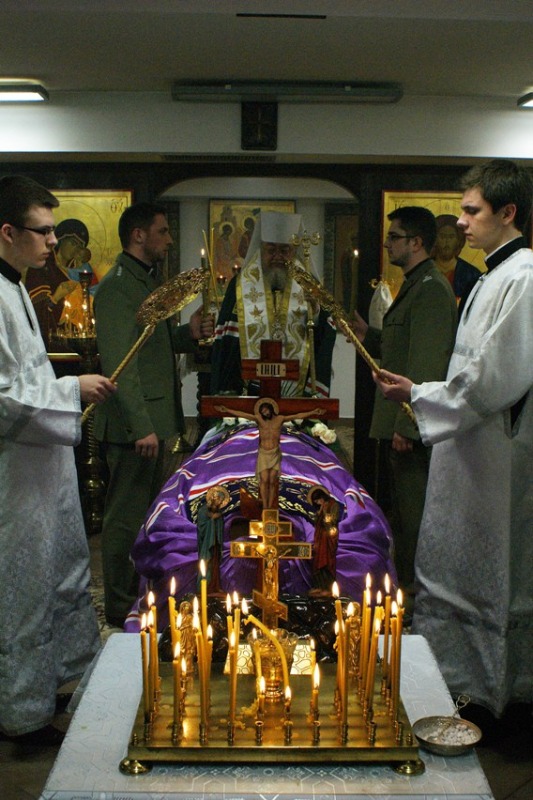 Panichida nad trumną śp. abp. Mirona