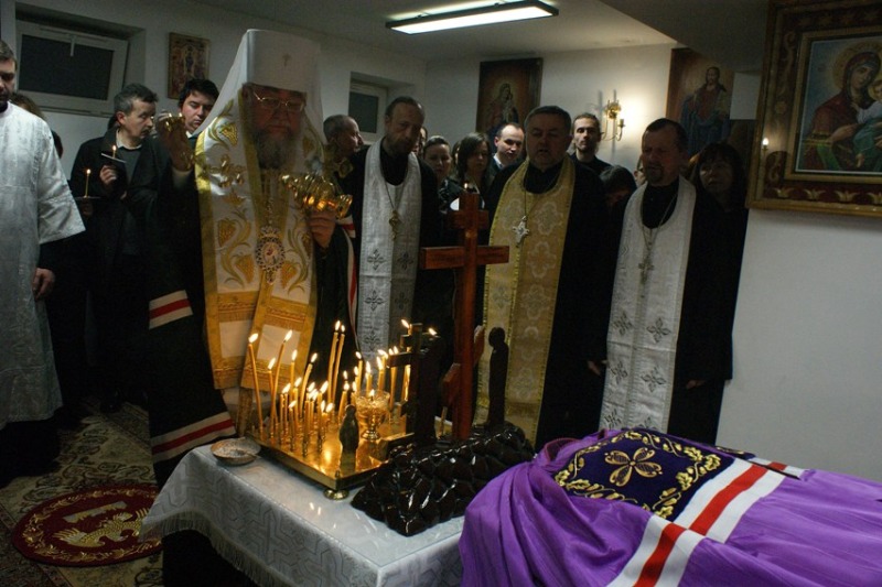 Panichida nad trumną śp. abp. Mirona