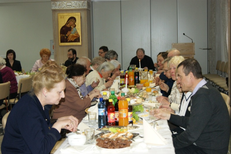 Śniadania wielkanocne dla osób potrzebujących