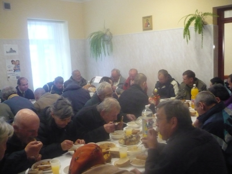 Śniadania wielkanocne dla osób potrzebujących