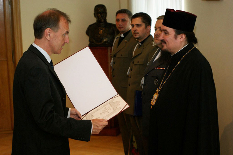 Biskup Jerzy oficerem