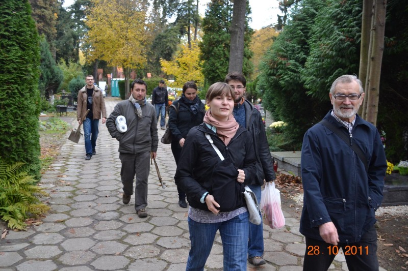 Wrocławscy studenci porządkowali Cmentarz Grabiszyński