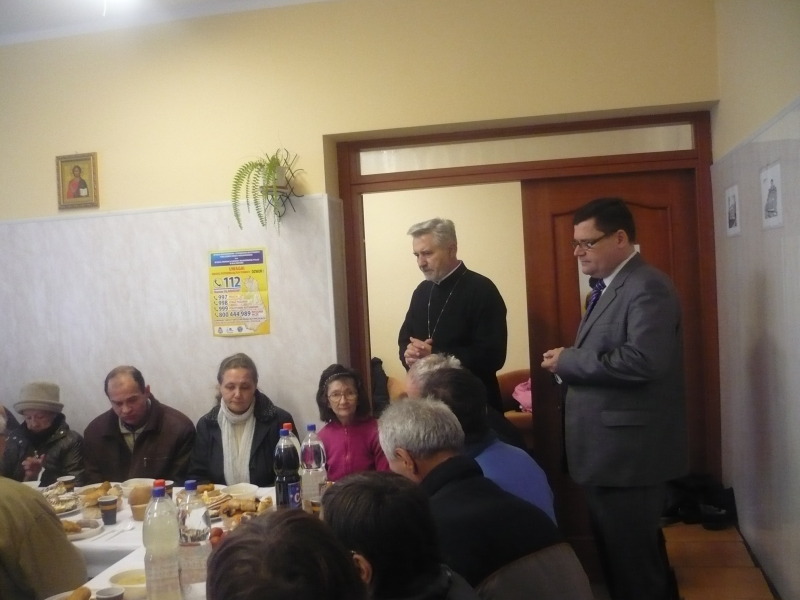 Śniadanie wielkanocne dla osób bezdomnych i samotnych