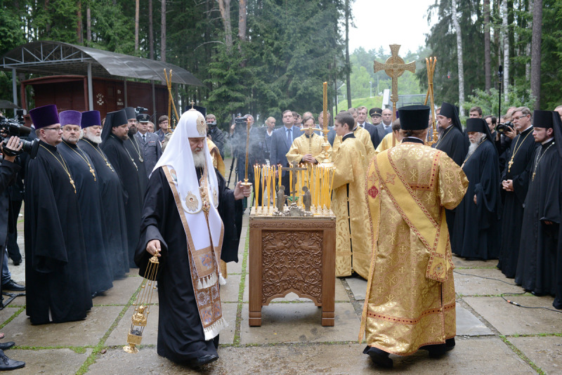 Patriarcha Cyryl poświęcił cerkiew w Katyniu