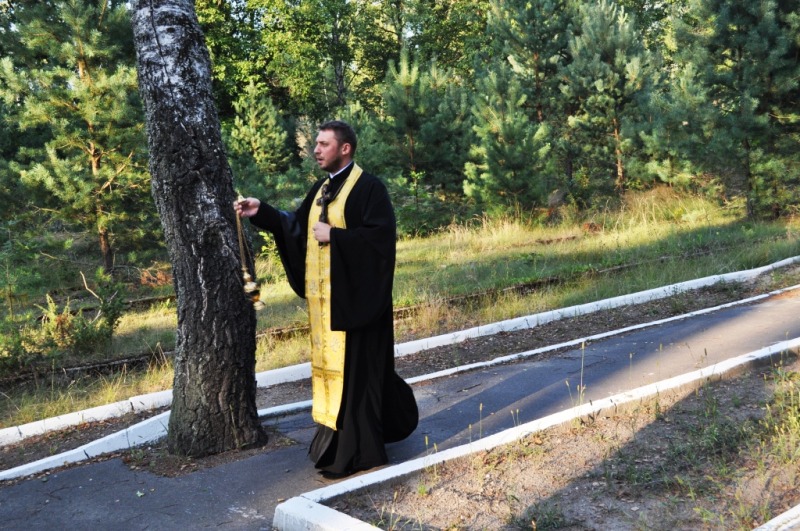 Modlitwa na cmentarzach wojennych ziemi ostrowskiej