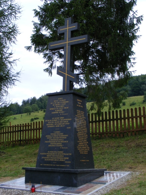 Poświęcenie krzyża pamięci w Izbach