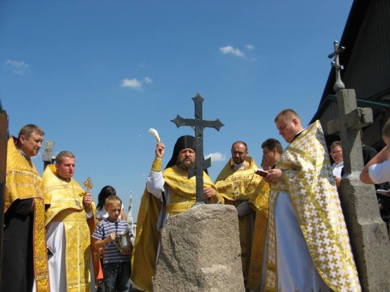 Poświęcenie krzyża upamiętniającego 65 rocznicę akcji „Wisła”