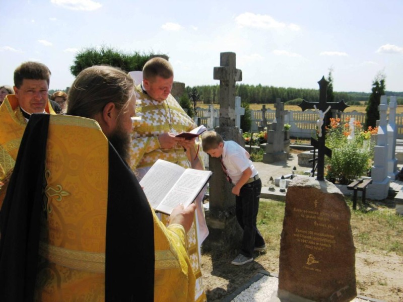 Poświęcenie krzyża upamiętniającego 65 rocznicę akcji „Wisła”