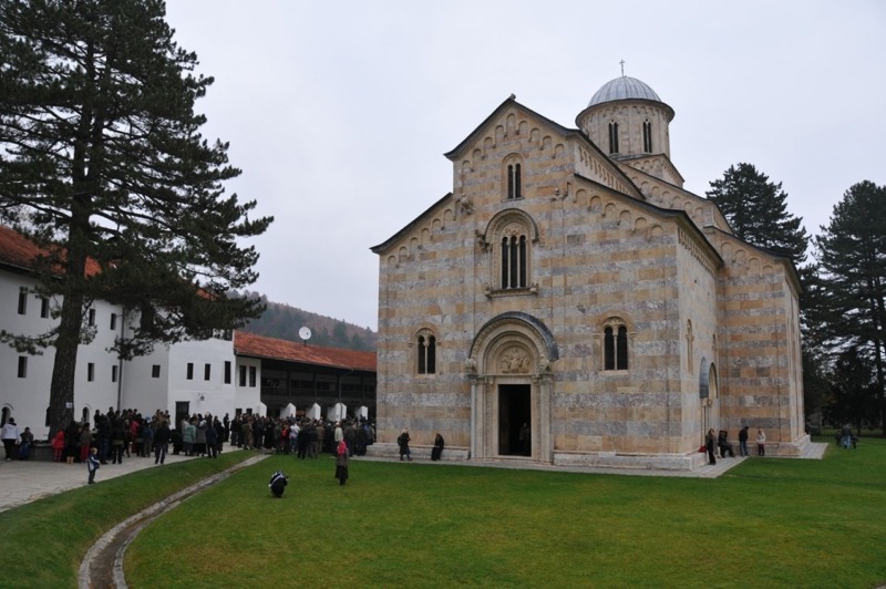 Prawosławni Serbowie i Albańczycy razem świętowali w monasterze Visoki Dečani