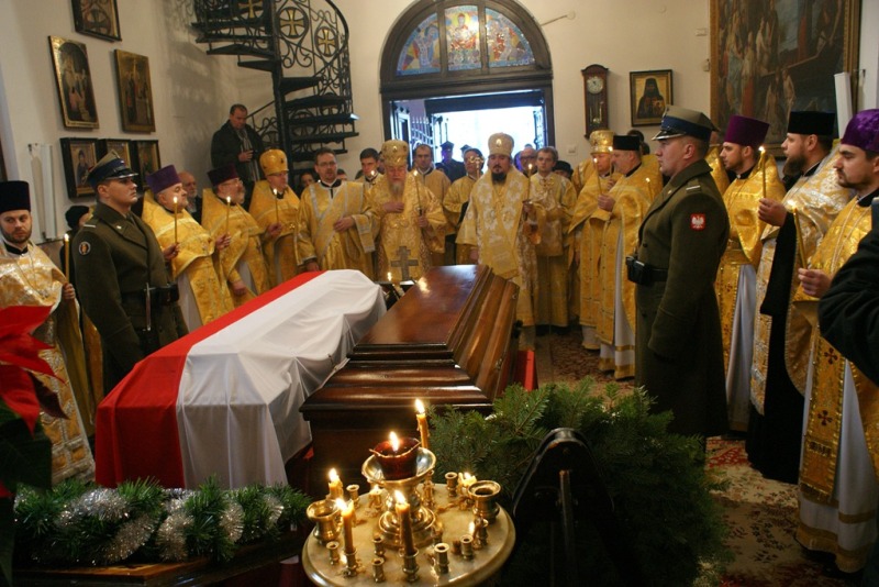 Warszawa: złożenie do grobów szczątków prawosławnych hierarchów