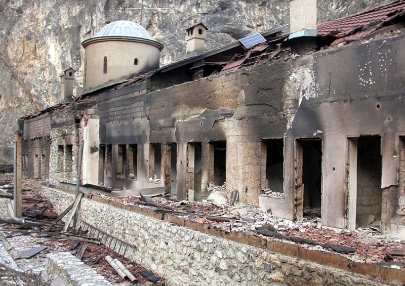 Kosowo i Metochia - zbezczeszczone świątynie