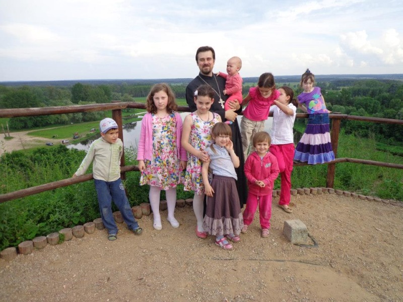 Dzieci z kaplicy św. Grzegorza na Grabarce