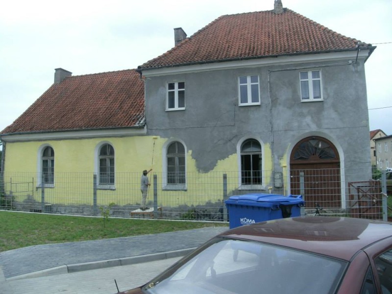 Prace młodzieży przy cerkwi św. Jerzego w Orzyszu