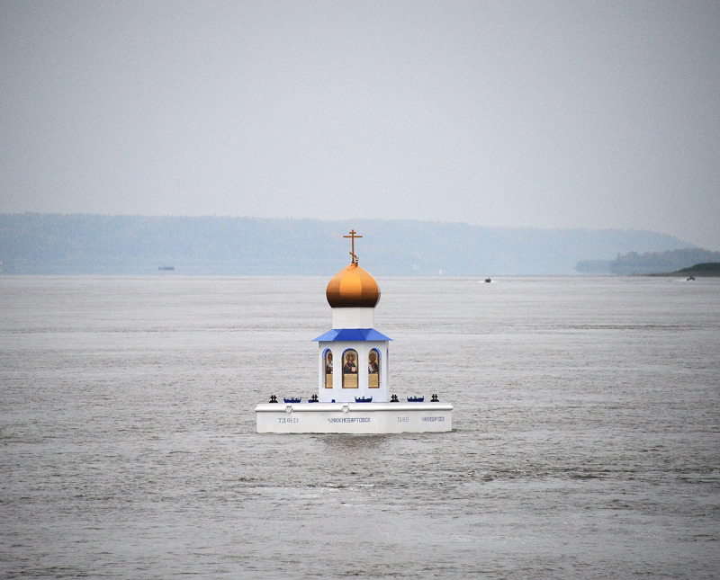 Rosja: poświęcenie pierwszej pływającej kaplicy