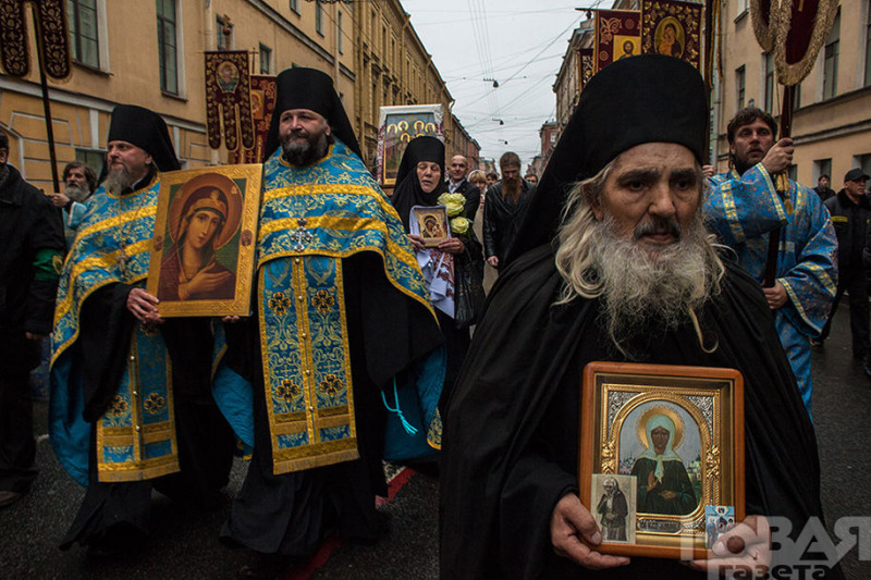 54 tysięcy ludzi na procesji w Petersburgu