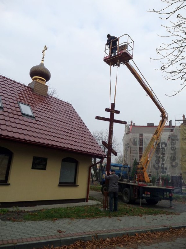 Przy kędzierzyńskiej cerkwi stanął krzyż