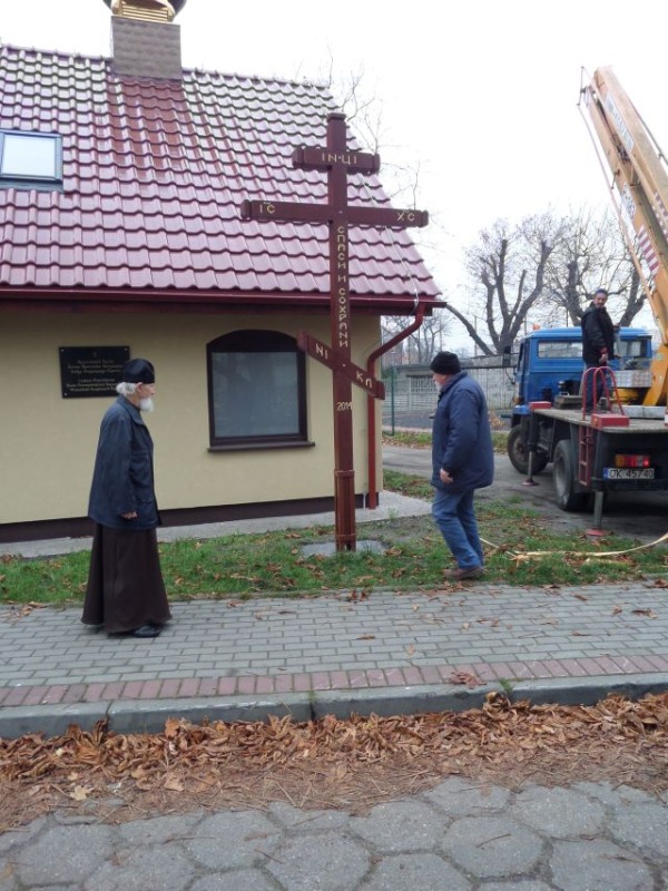Przy kędzierzyńskiej cerkwi stanął krzyż
