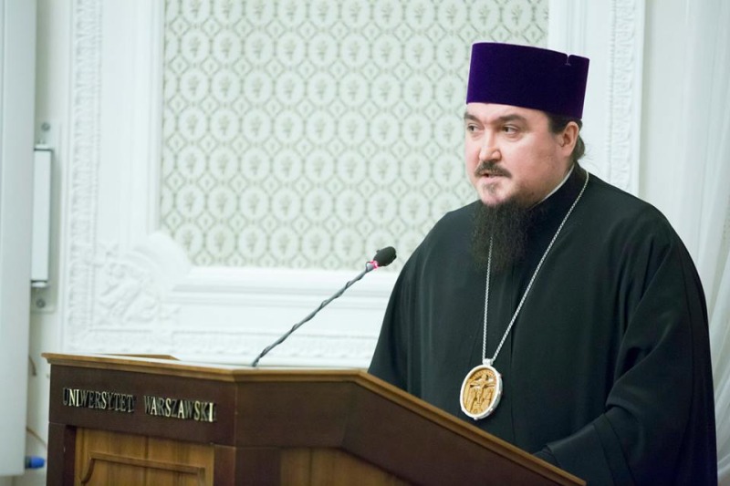 Znicze przed Uniwersytetem Warszawskim