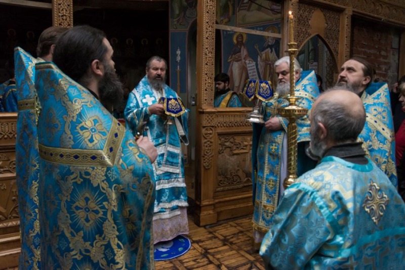 Donieck: pierwsza po 2 latach Liturgia w zniszczonym monasterze