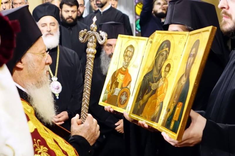 Święta Liturgia święta Pięćdziesiątnicy w Heraklionie