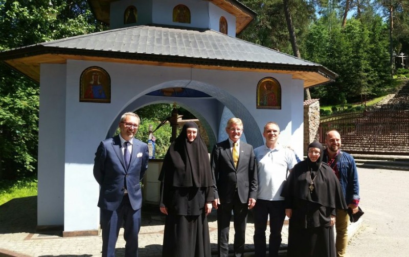 Ambasador Norwegii i Wiceminister Rozwoju w Białowieży i na Grabarce