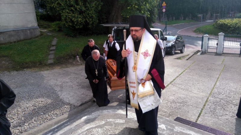 Parastas nad zmarłym arcybiskupem Adamem
