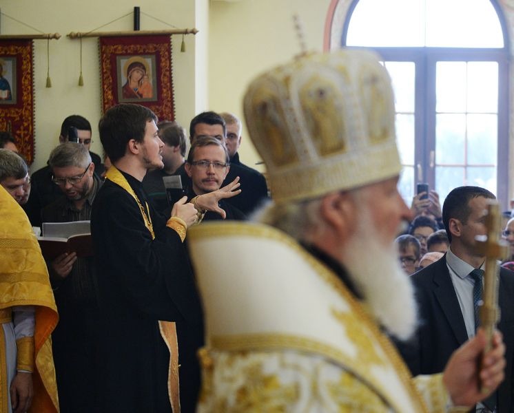 Moskwa: pierwsza patriarsza Liturgia z przekładem na język migowy 
