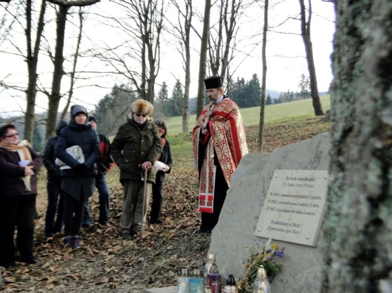 Poświęcenie pomnika w Ropkach