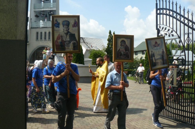 Idąc za rękę z Bogiem - relacja z pielgrzymki do Poczajowa