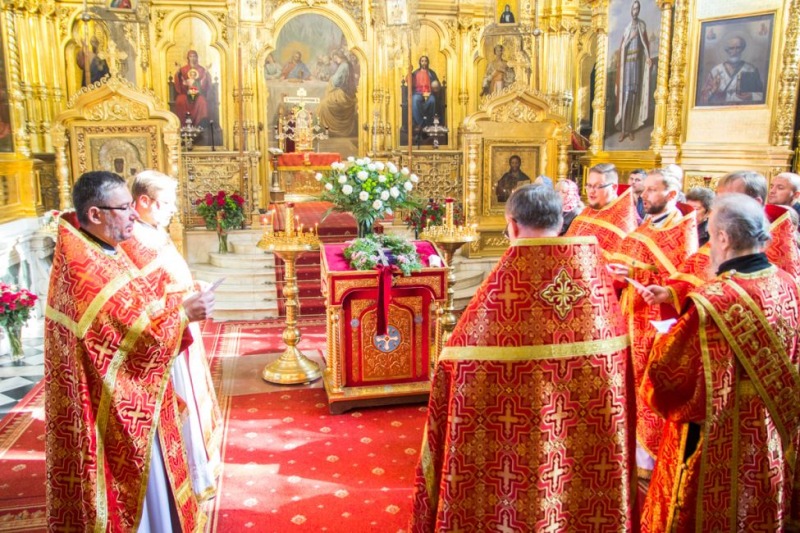 „Przyjdźcie, wierni, pokłońmy się Życiodajnemu drzewu…”