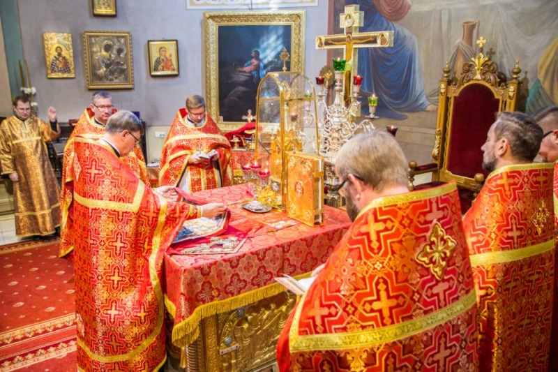 „Przyjdźcie, wierni, pokłońmy się Życiodajnemu drzewu…”