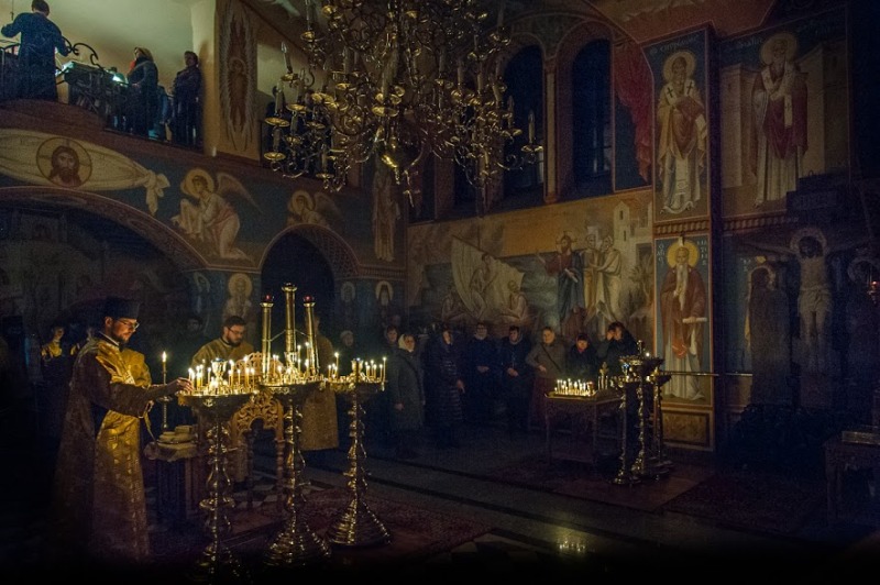 Supraśl: nocne nabożeństwo w dniu św. Spirydona