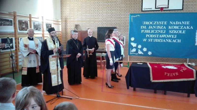 Poświęcenie sztandaru szkoły w Studziankach