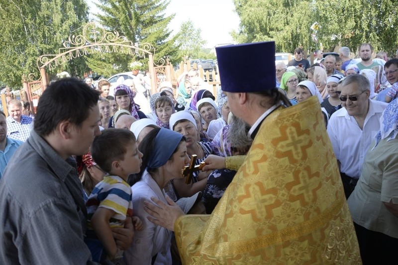 Masowy chrzest w 1030 rocznicę Chrztu Rusi