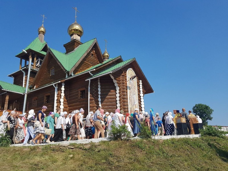 Masowy chrzest w 1030 rocznicę Chrztu Rusi