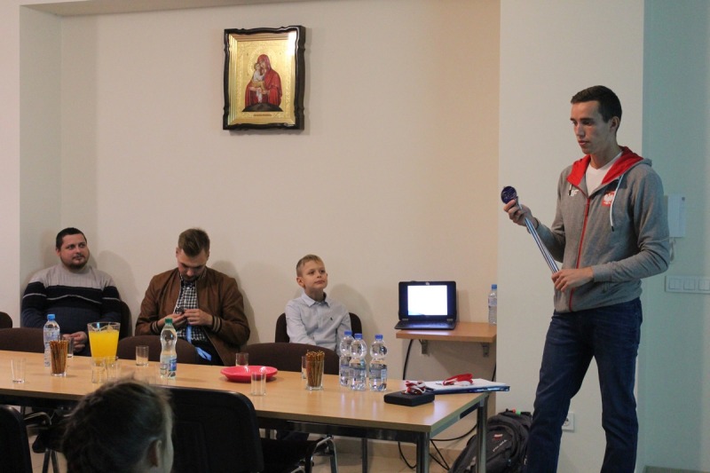 Patryk Dobek na spotkaniu z młodzieżą we Wrocławiu
