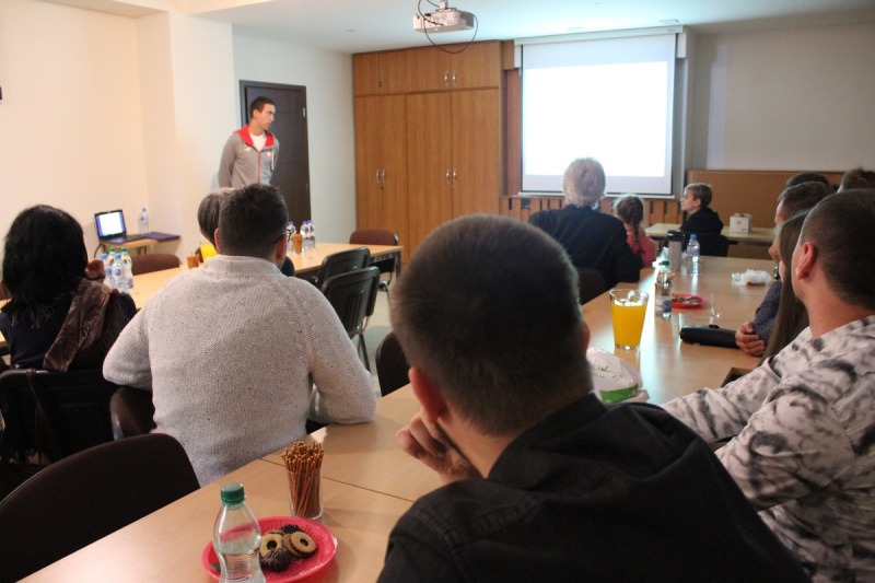 Patryk Dobek na spotkaniu z młodzieżą we Wrocławiu