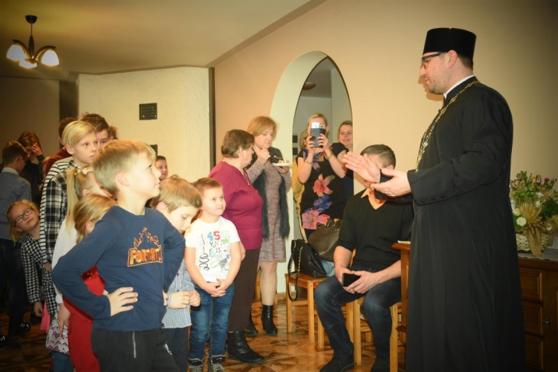 Parafialne spotkanie przy choince w Stargardzie 
