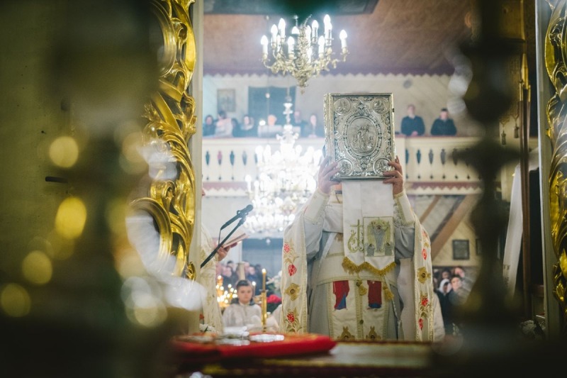 Krzyż i Zmartwychwstanie