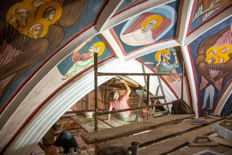 Kolejne etapy odtwarzania fresków w Supraskim Monasterze