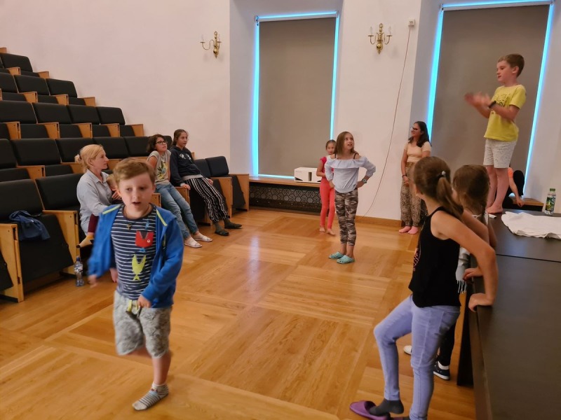 Warsztaty dla dzieci i młodzieży z parafii w Topilcu w Akademii Supraskiej