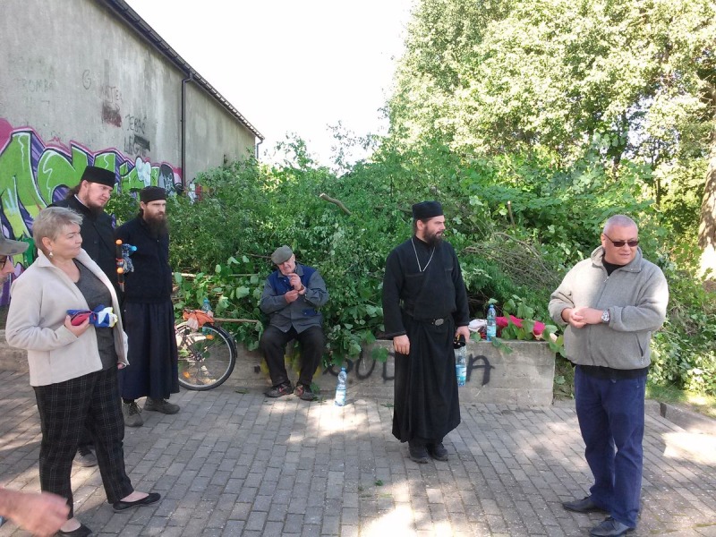 Porządkowanie cmentarza w Szudziałowie