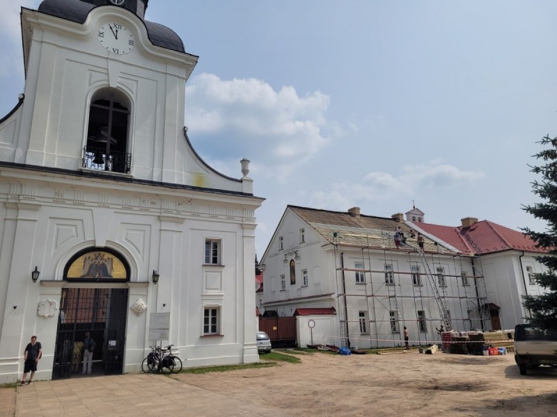 Supraśl: rozpoczęły się prace nad remontem dachu