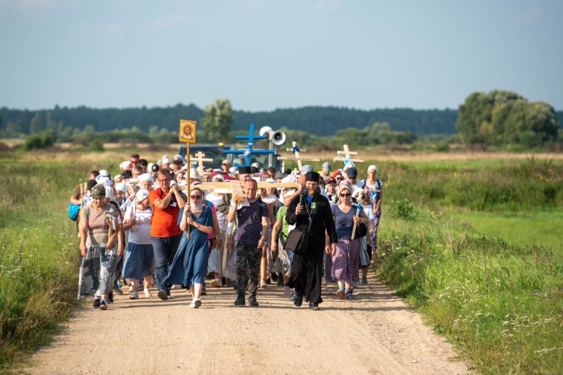 Pielgrzymi w drodze na świętą Górę Grabarkę