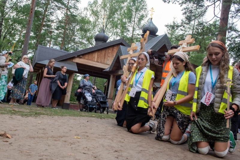Pielgrzymi w drodze na świętą Górę Grabarkę