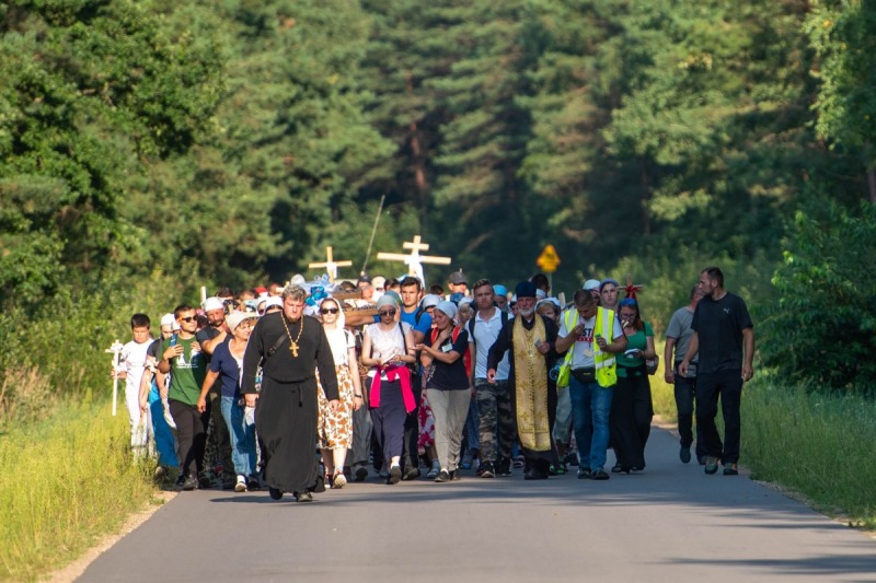 Pielgrzymi w drodze na świętą Górę Grabarkę