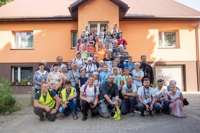 Pielgrzymi w drodze na świętą Górę Grabarkę